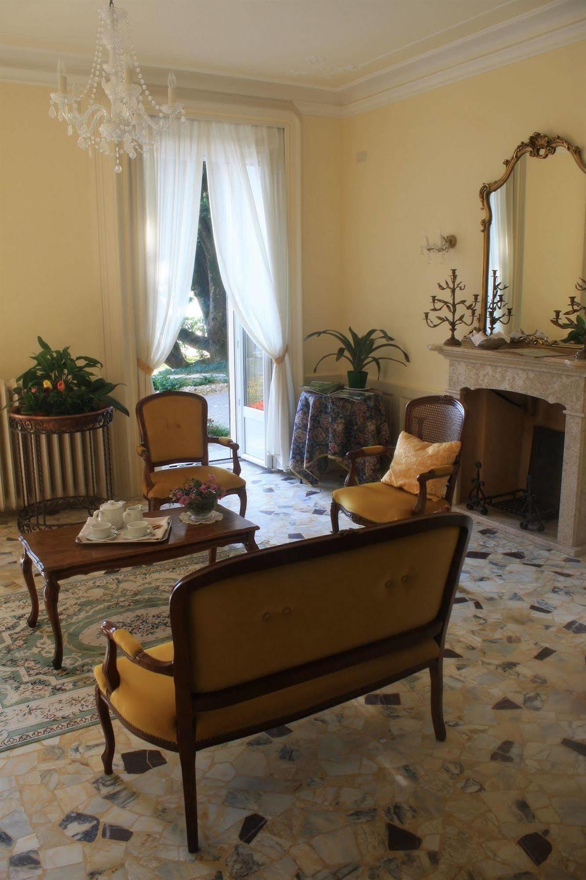 Villa La Mirabella Cadenabbia エクステリア 写真